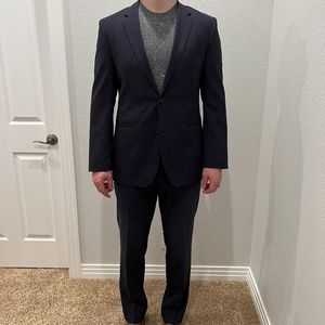 Men's Hugo Boss Suit. Navy pinstripe. 40 Regular. 34 inch waist.